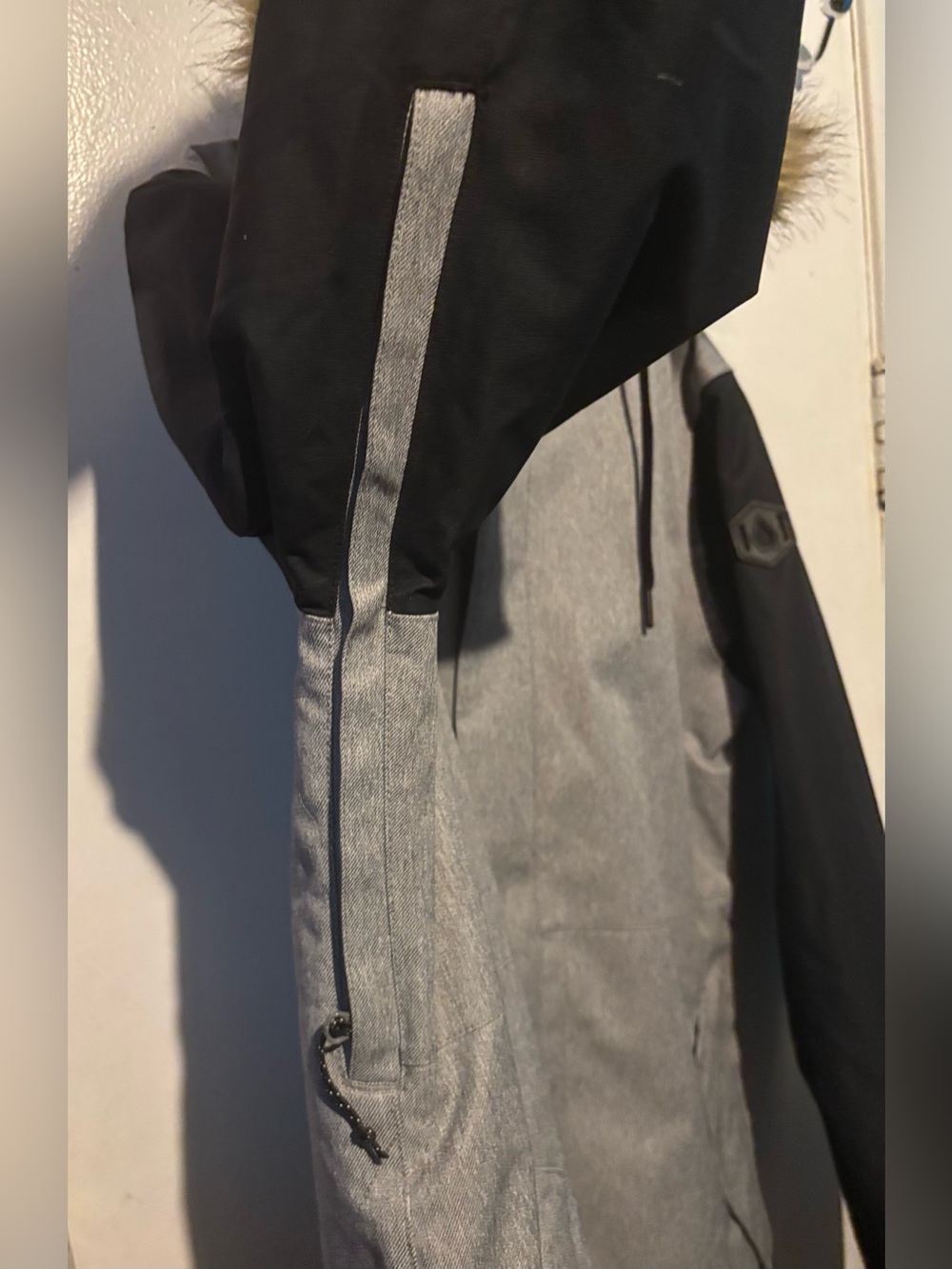 Volcom Winter Jacket - Picture 3 of 5